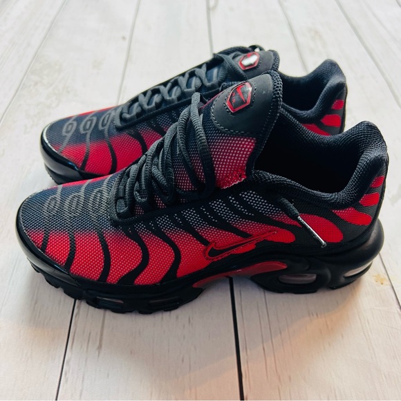 Nike Air Max Plus Bred Reflective Black Red Running Shoes - Picture 2 of 9